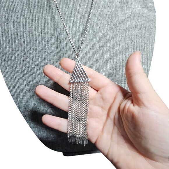 Glamour Cascade Tassel Necklace (NWOT) - Picture 5 of 9